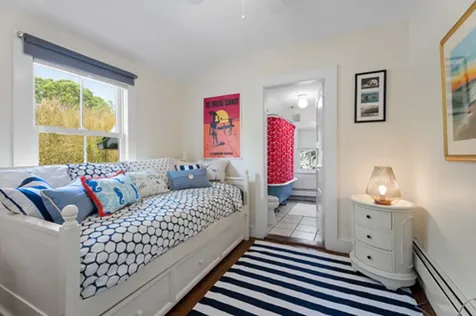 33 Summer Street Vineyard Haven MA 02568