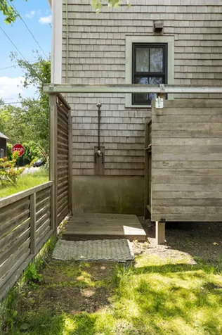 33 Summer Street Vineyard Haven MA 02568