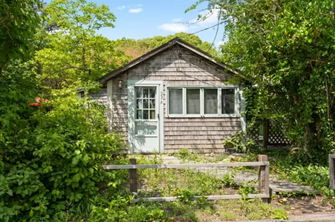 33 Summer Street Vineyard Haven MA 02568