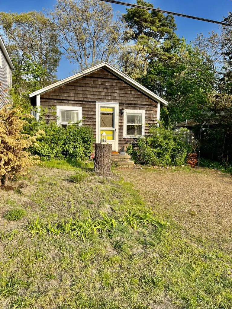 14 Pacific Avenue Oak Bluffs MA 02557