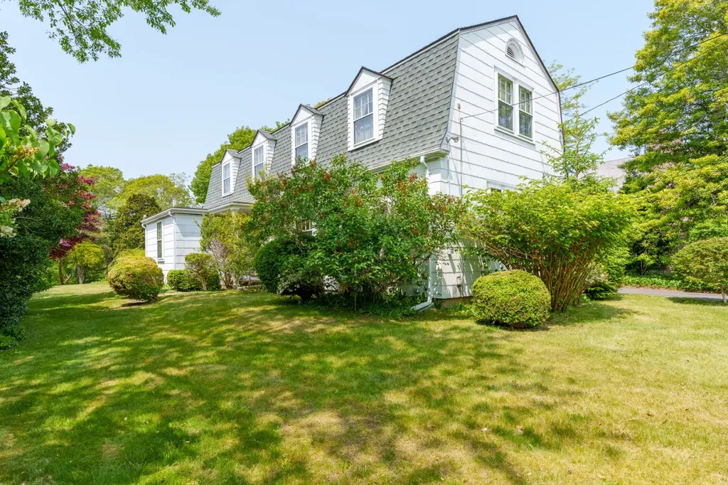 51 Hatch Road Vineyard Haven MA 02568
