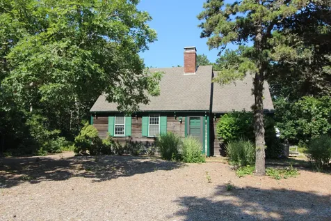 19 Vickers Street Edgartown MA 02539