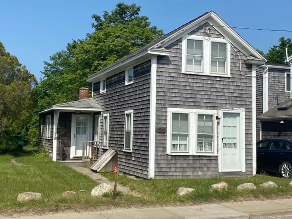 51 Lagoon Pond Road Vineyard Haven MA 02568