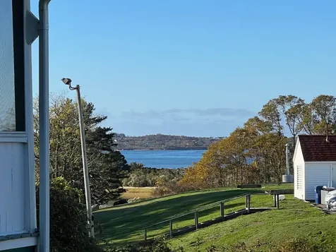 10 Mollys Way Chilmark MA 02535