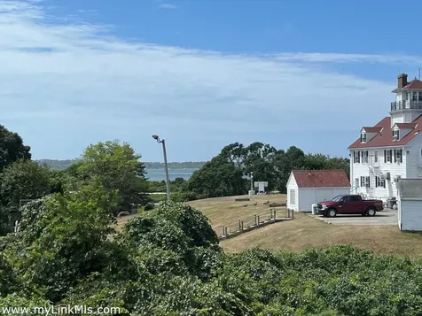 10 Mollys Way Chilmark MA 02535