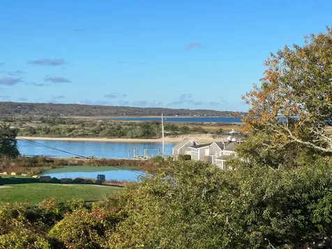 10 Mollys Way Chilmark MA 02535