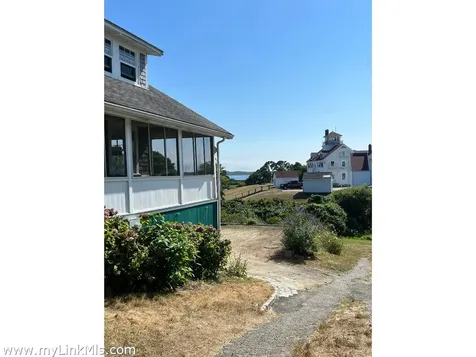 10 Mollys Way Chilmark MA 02535