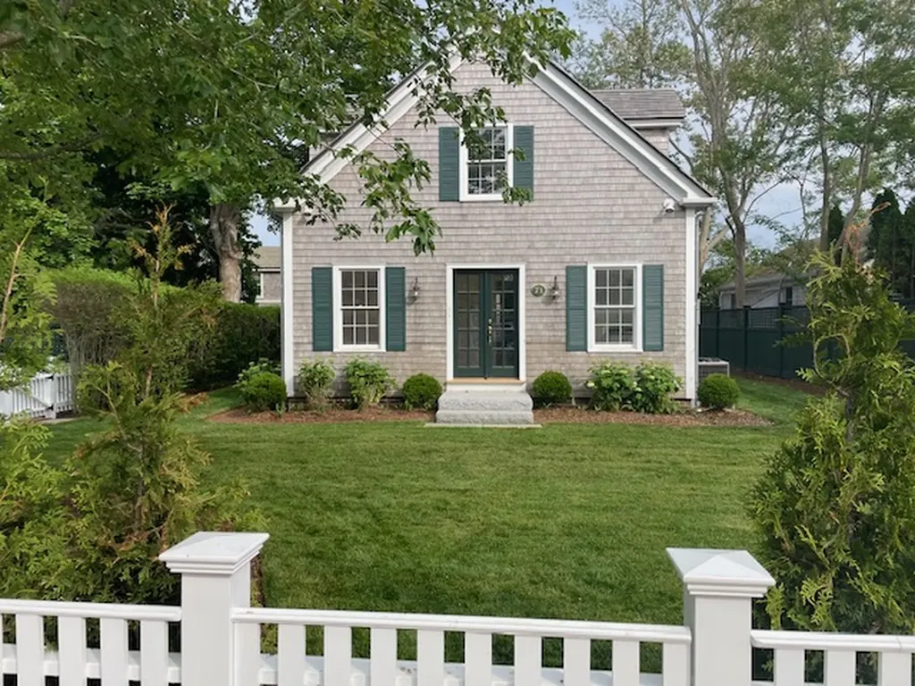 71 North Summer Street Edgartown MA 02539
