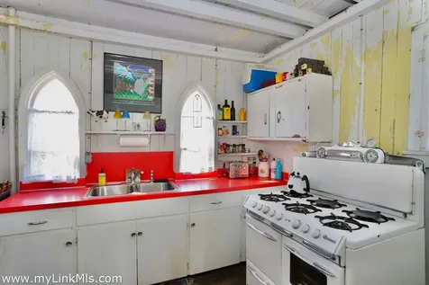 9 Brunswick Avenue Oak Bluffs MA 02557