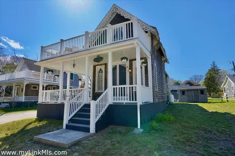 9 Brunswick Avenue Oak Bluffs MA 02557
