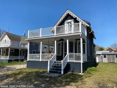 9 Brunswick Avenue Oak Bluffs MA 02557