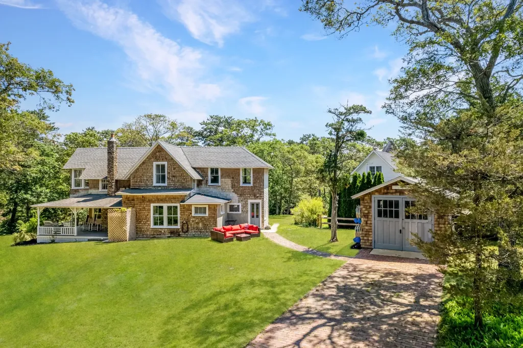 19 Wendall Avenue Oak Bluffs MA 02568