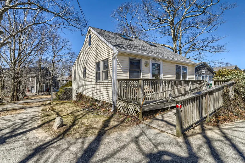 401 State Road Vineyard Haven MA 02568