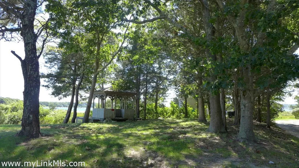 34 Windemere Road Oak Bluffs MA 02557