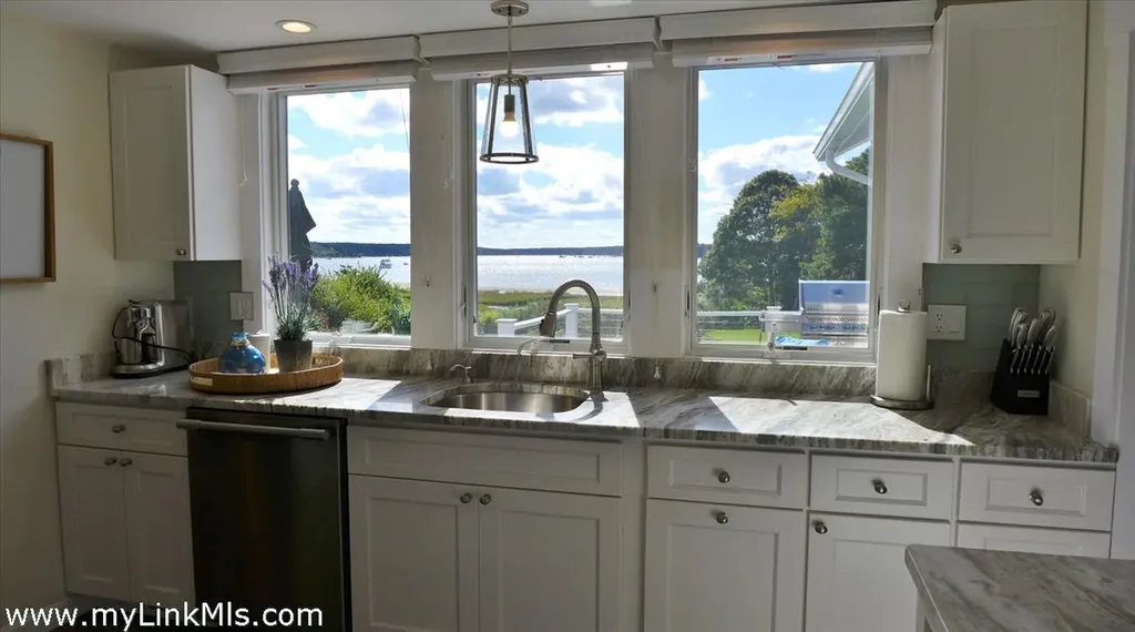 34 Windemere Road Oak Bluffs MA 02557