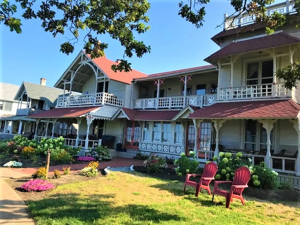 61 Ocean Avenue Oak Bluffs MA 02557