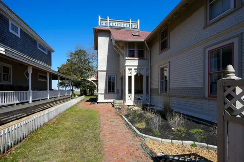 61 Ocean Avenue Oak Bluffs MA 02557