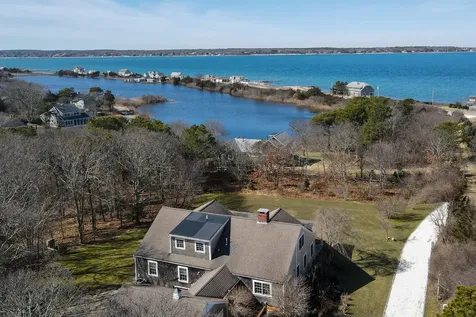 30 Namas Avenue Oak Bluffs MA 02557