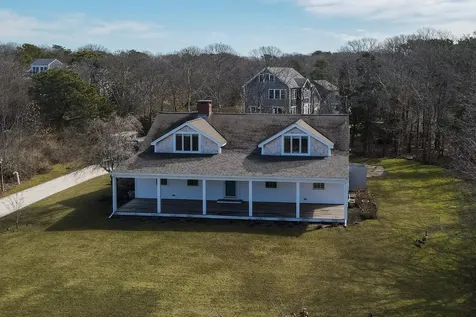 30 Namas Avenue Oak Bluffs MA 02557