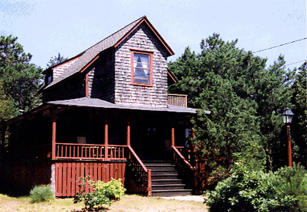 6 Arlington Avenue Oak Bluffs MA 02557