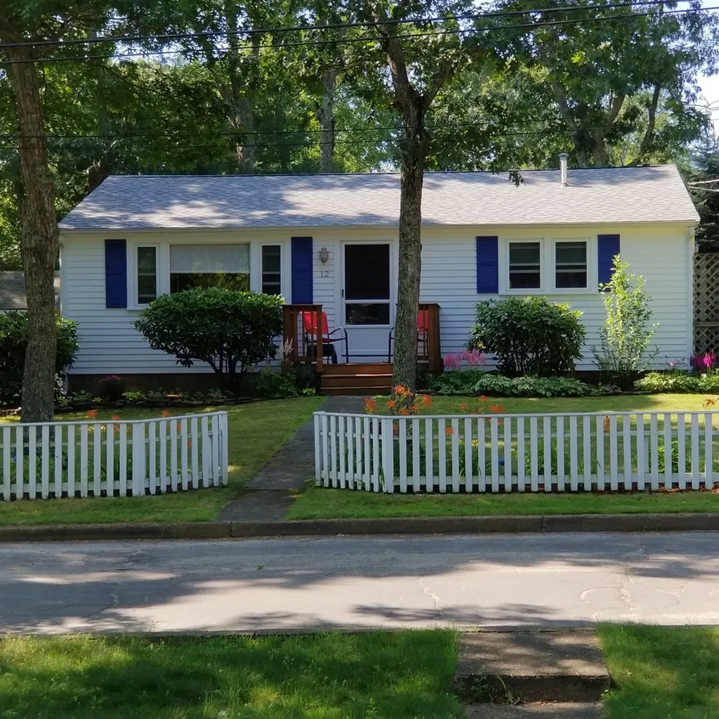12 Leland Avenue Vineyard Haven MA 02568