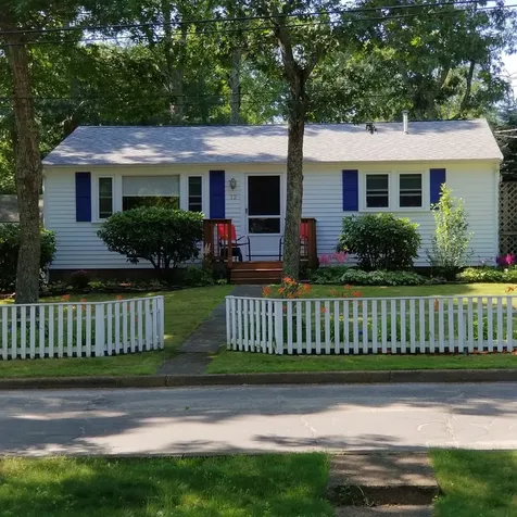 12 Leland Avenue Vineyard Haven MA 02568
