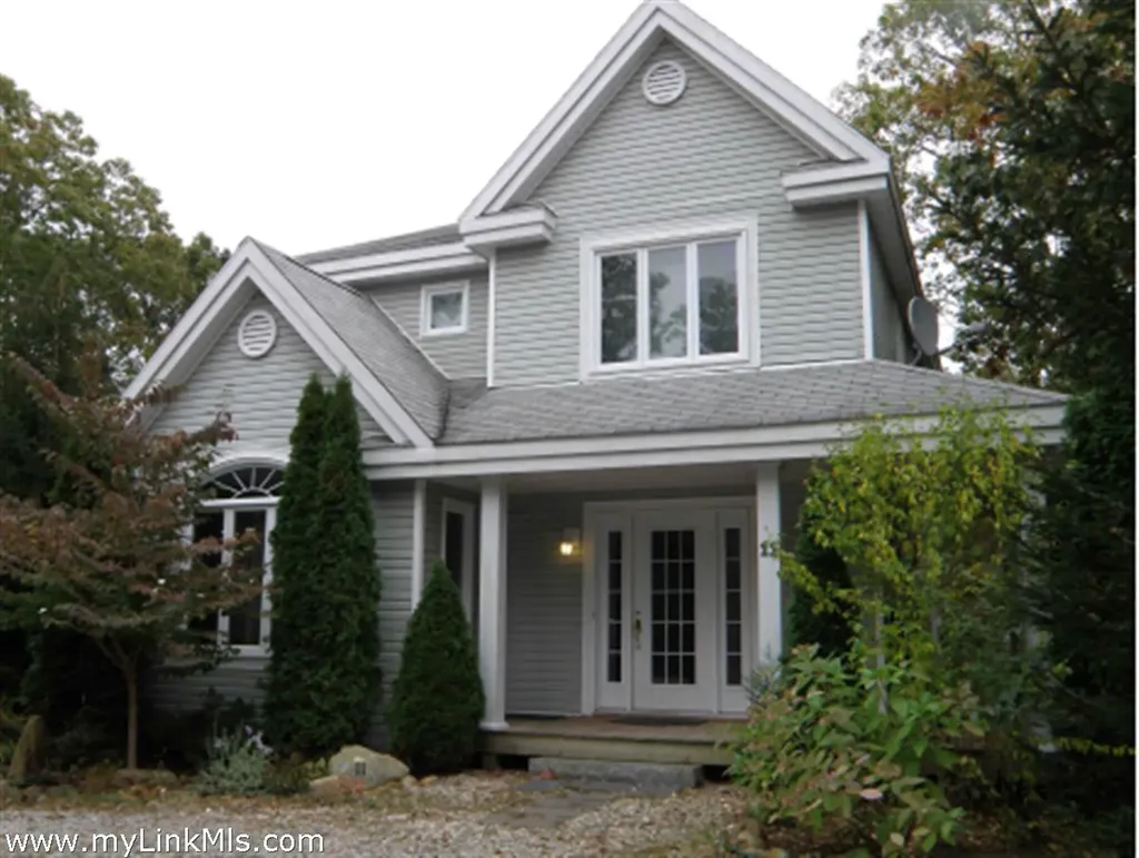11 Eighteenth Street South & 12 Seventeenth Street S Edgartown MA 02539