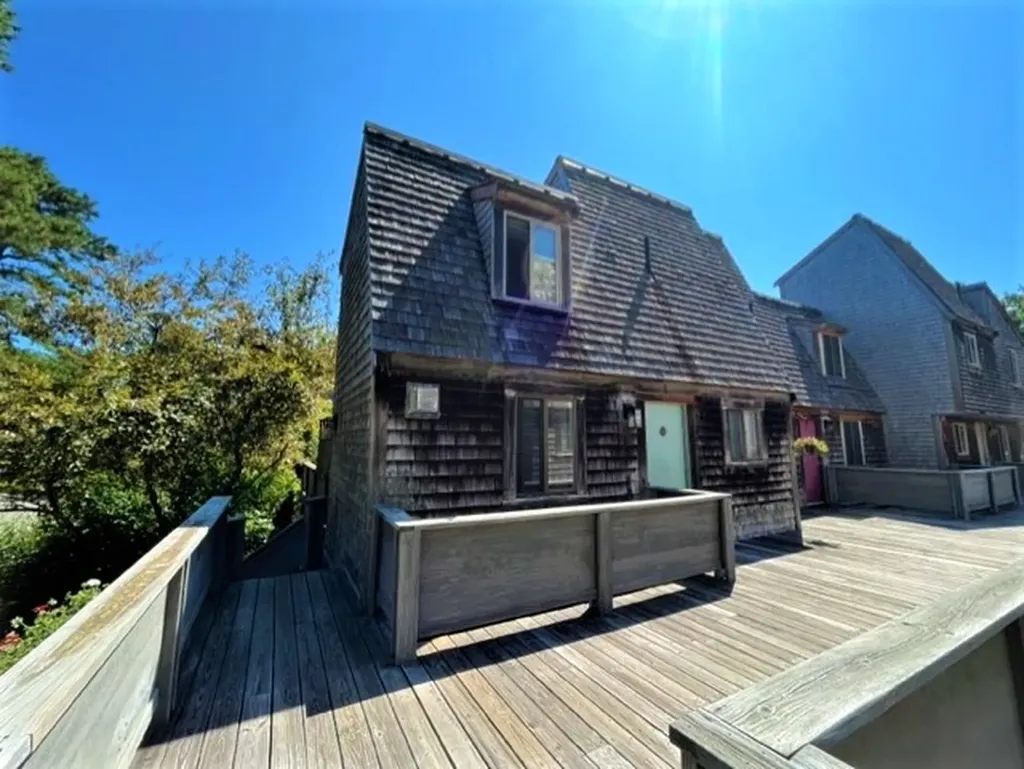 4 Quail Run Oak Bluffs MA 02557