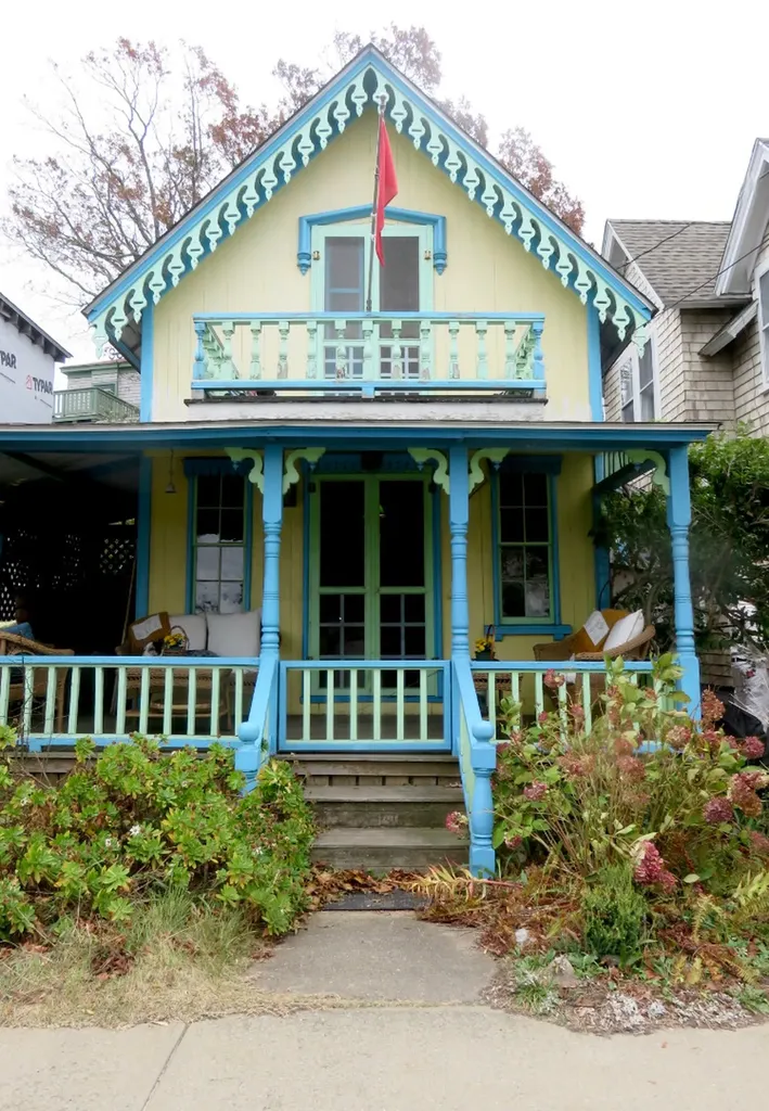 10 Siloam Avenue Oak Bluffs MA 02557