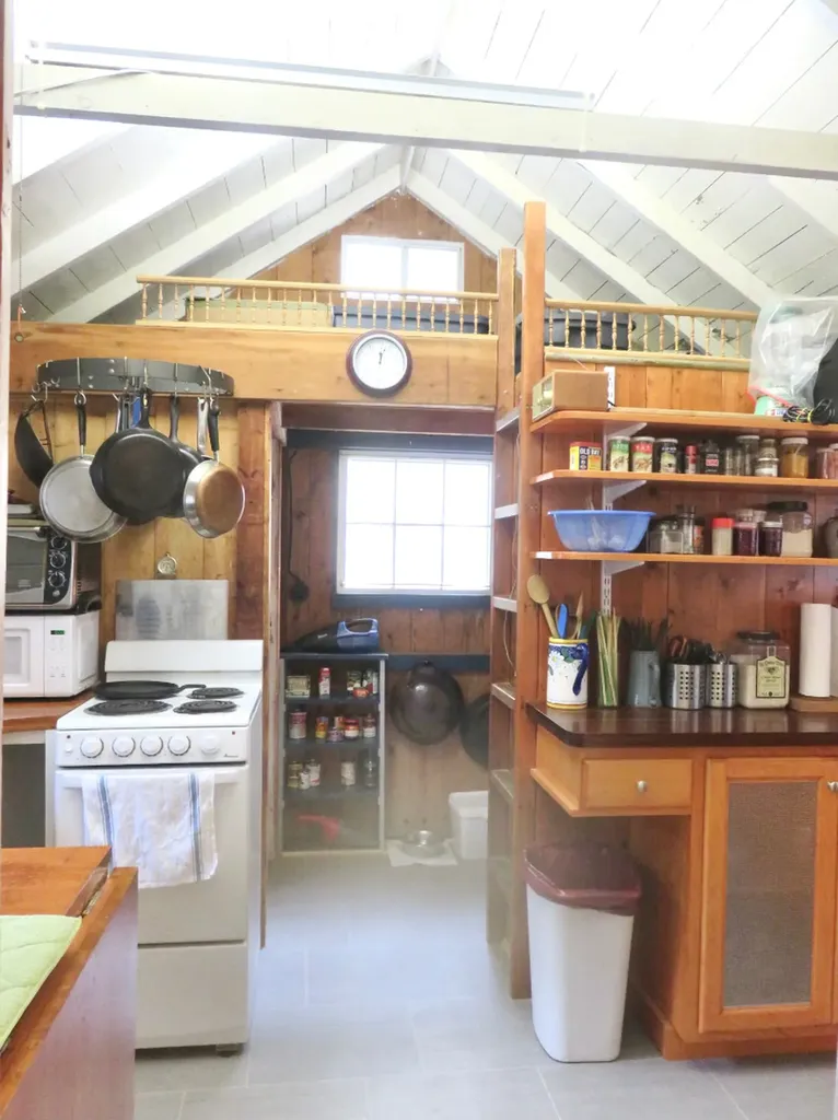 10 Siloam Avenue Oak Bluffs MA 02557