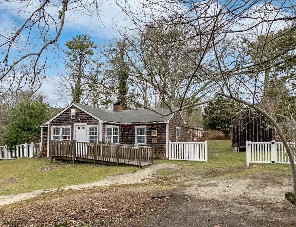 119 West Spring Street Vineyard Haven MA 02568