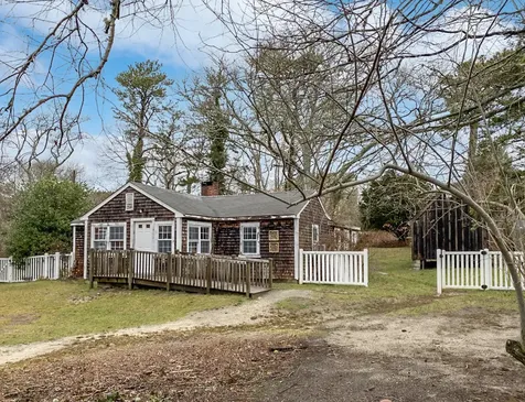 119 West Spring Street Vineyard Haven MA 02568