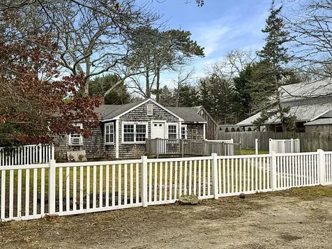 119 West Spring Street Vineyard Haven MA 02568