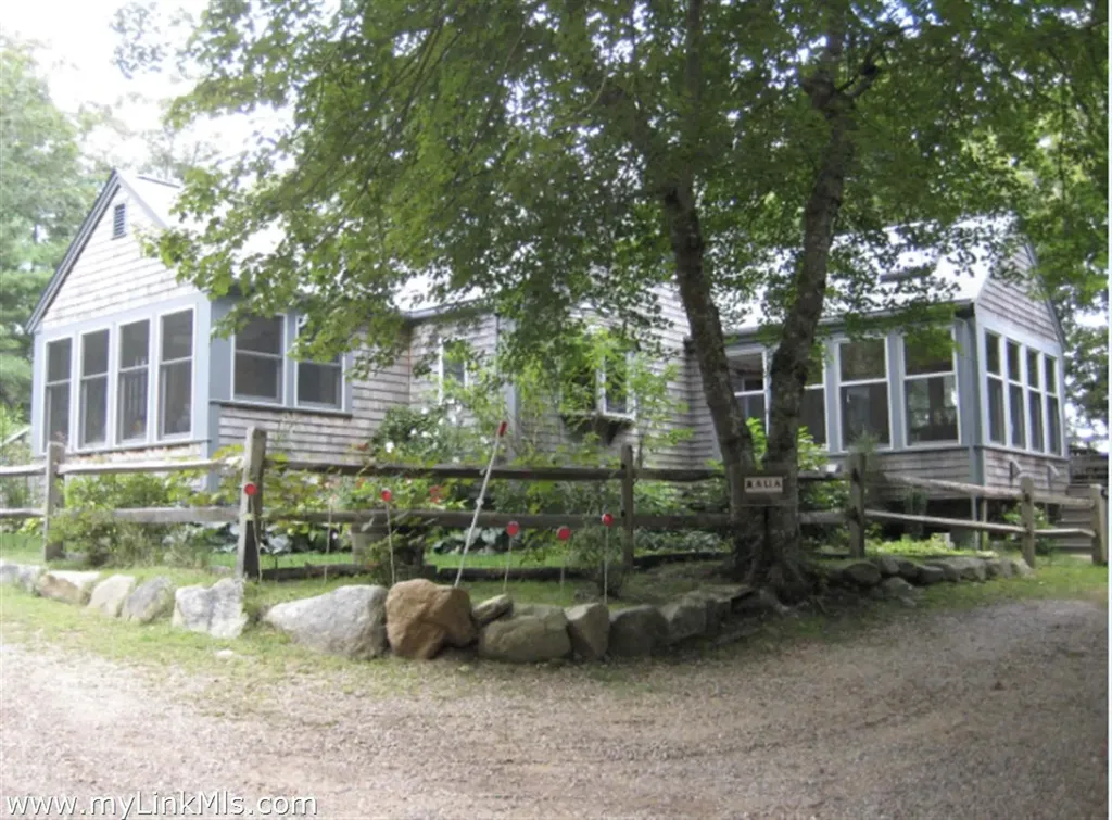 36 Ophelia Way West Tisbury MA 02575