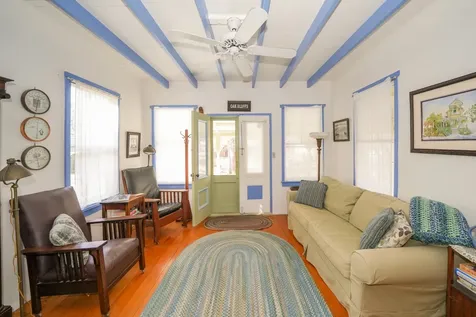 8 Clinton Avenue Oak Bluffs MA 02557
