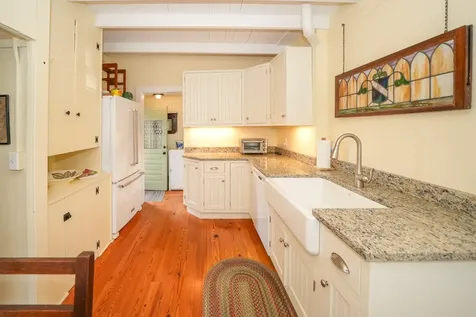8 Clinton Avenue Oak Bluffs MA 02557