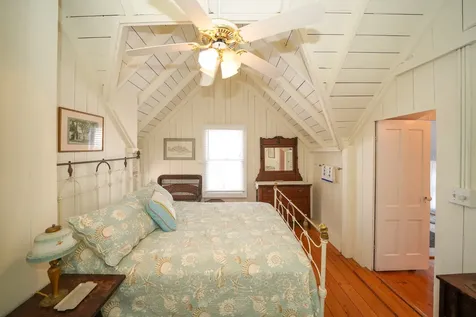 8 Clinton Avenue Oak Bluffs MA 02557