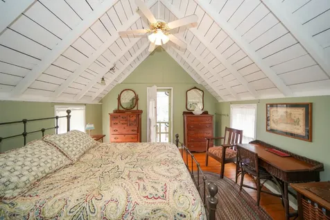 8 Clinton Avenue Oak Bluffs MA 02557