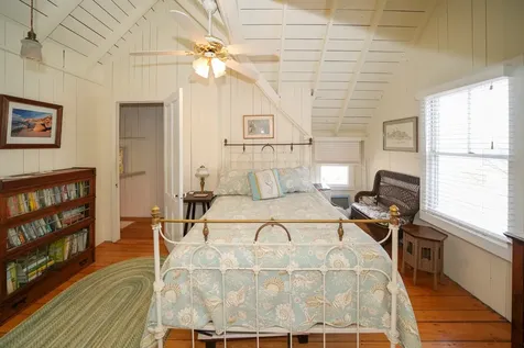 8 Clinton Avenue Oak Bluffs MA 02557
