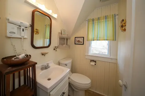 8 Clinton Avenue Oak Bluffs MA 02557