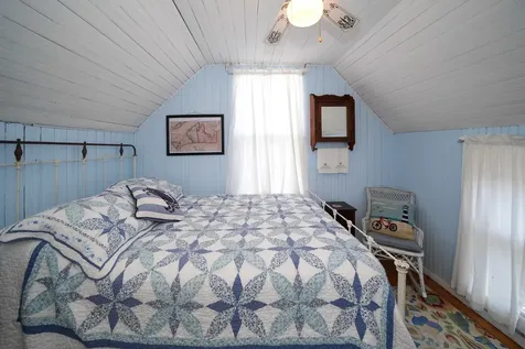 8 Clinton Avenue Oak Bluffs MA 02557