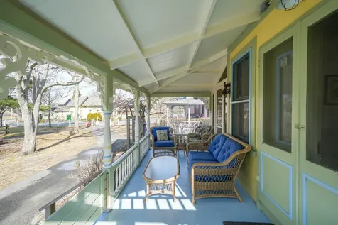 8 Clinton Avenue Oak Bluffs MA 02557