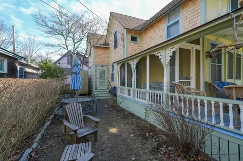 8 Clinton Avenue Oak Bluffs MA 02557