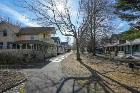 8 Clinton Avenue Oak Bluffs MA 02557