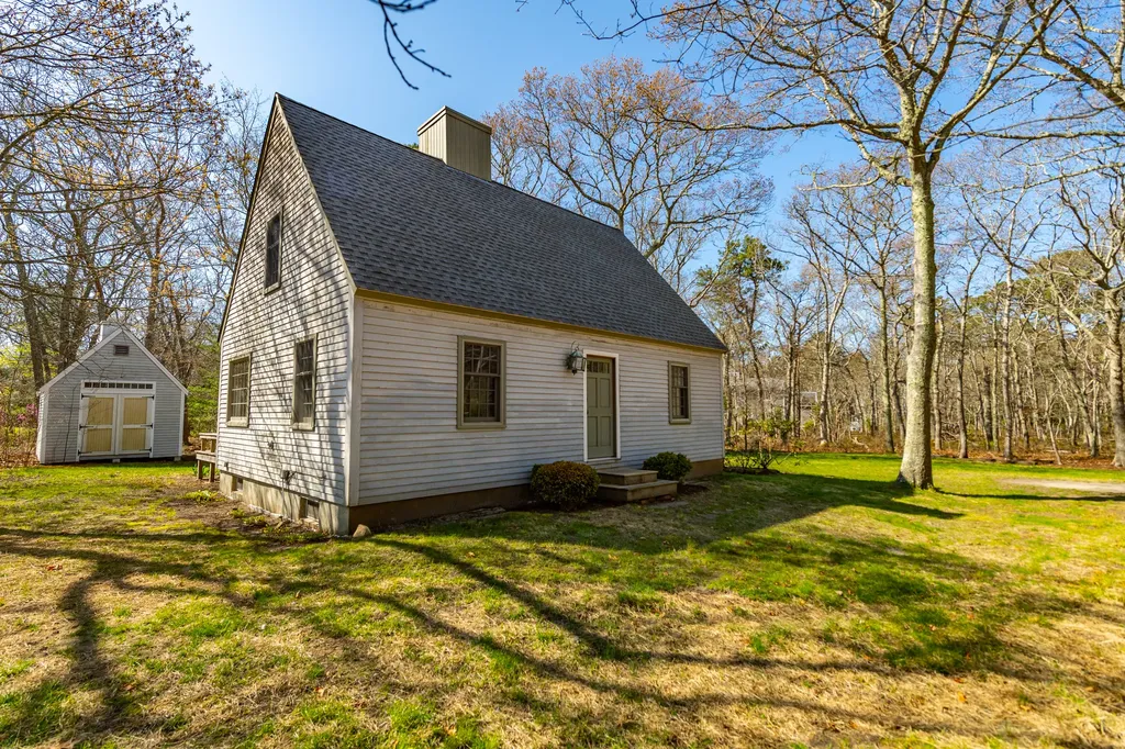 90 Holly Tree Lane Vineyard Haven MA 02568