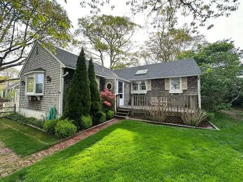 84 Pine Tree Road Vineyard Haven MA 02568