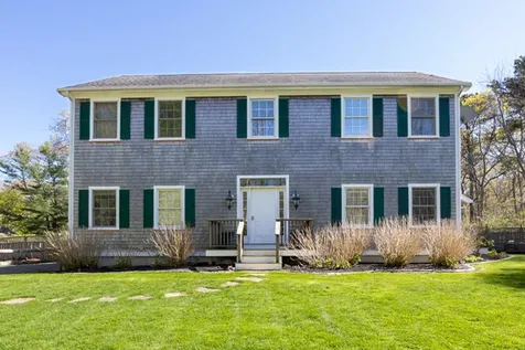 18 Jesses Way Vineyard Haven MA 02568
