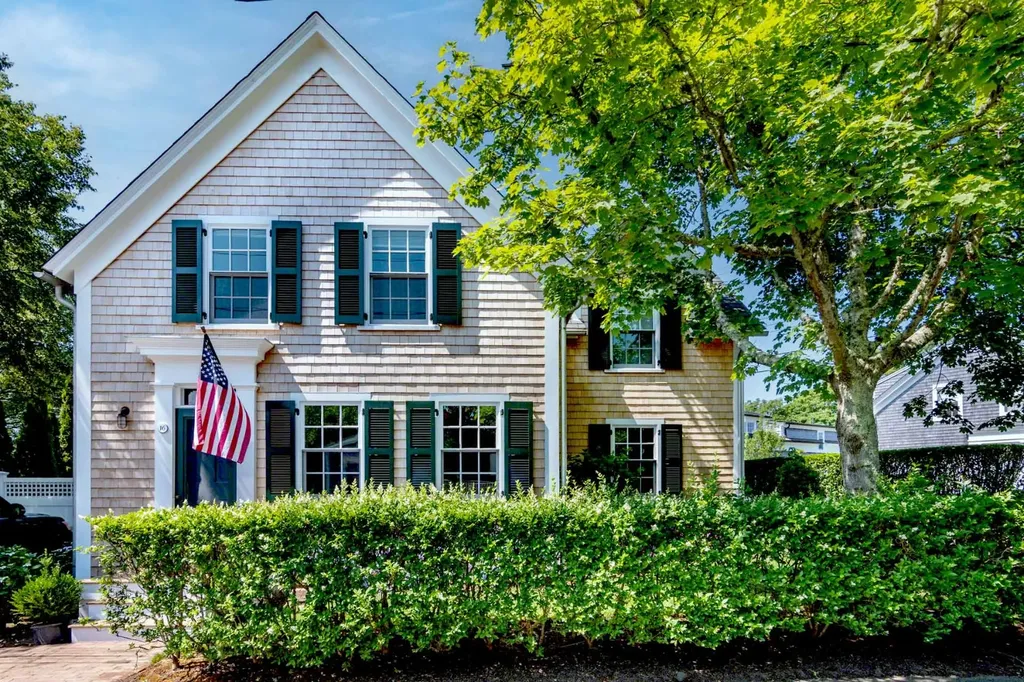 16 Mill Street Edgartown MA 02539