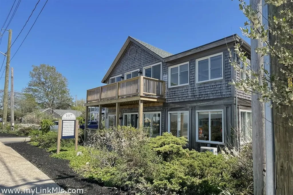 107 Beach Road Vineyard Haven MA 02568