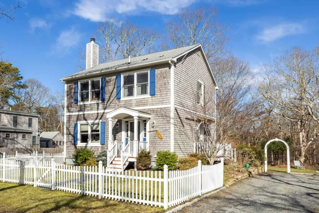 45 Washington Avenue Oak Bluffs MA 02557